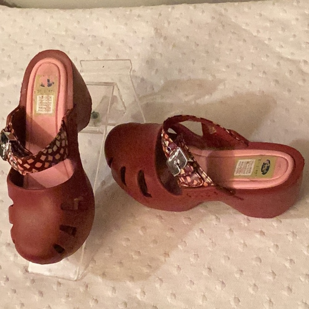 DR Scholl’’s red color with multi color front straps comfortable clogs # 6.5 M.